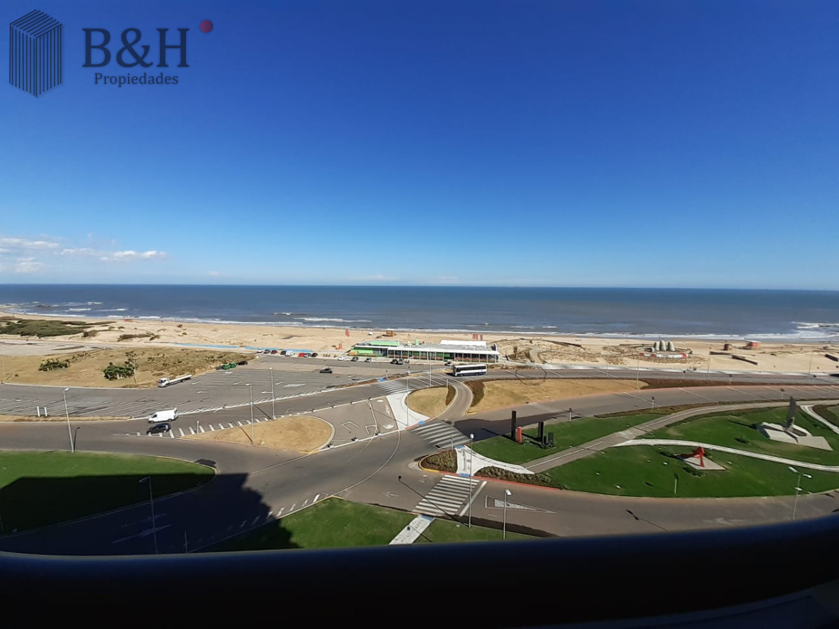 Apartamento en Alquiler de 3 Dormitorios en Punta del este , Playa Brava , Torre Imperiale  - BYH5978A