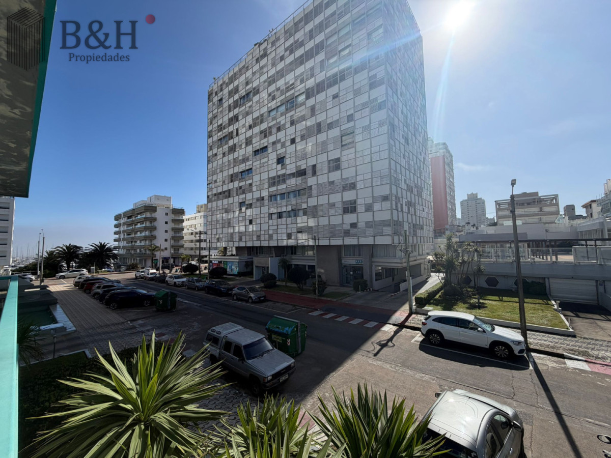 Apartamento ID.8123 - Apartamento de 1 dormitorio en Venta en Punta del este , Península , Bajos gastos a pasos del mar 