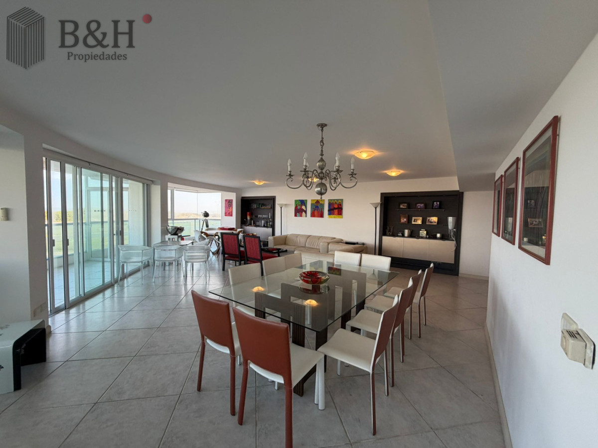 Apartamento ID.6755 - Apartamento en venta de 3 dormitorios en Punta del este , Playa brava , 
