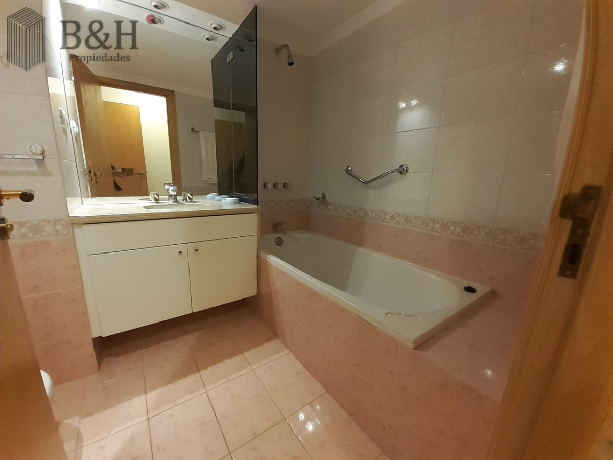 Apartamento ID.6755 - Apartamento en venta de 3 dormitorios en Punta del este , Playa brava , 