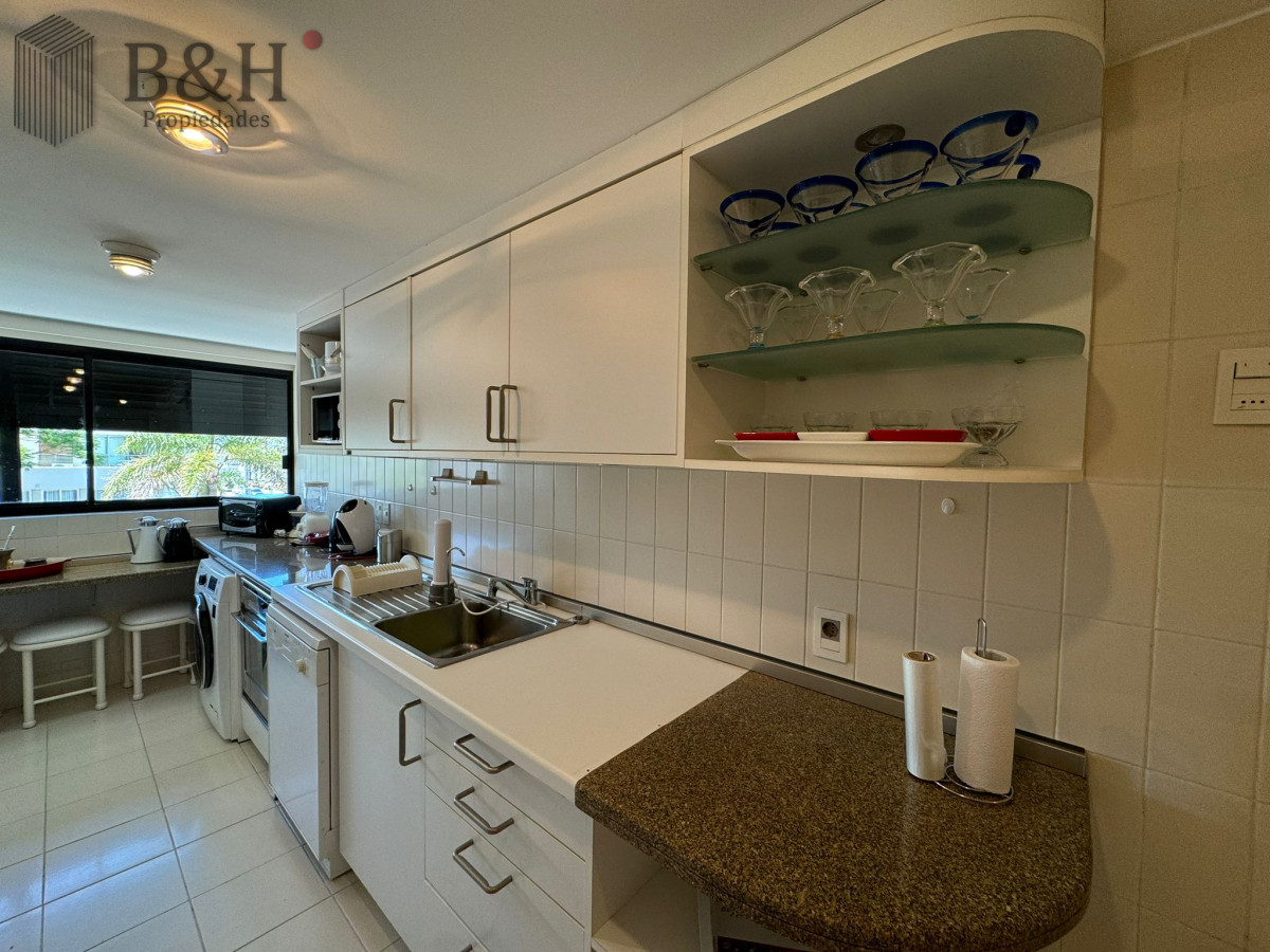 Apartamento ID.7377 - Apartamento en Venta de 3 Dormitorios en Punta del este , Puerto , Península , Edificio Portofino