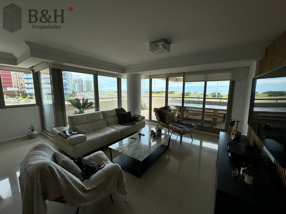 Apartamento ID.7334 - Apartamento de 4 dormitorios en Punta del este , Torre imperiale . Playa brava 