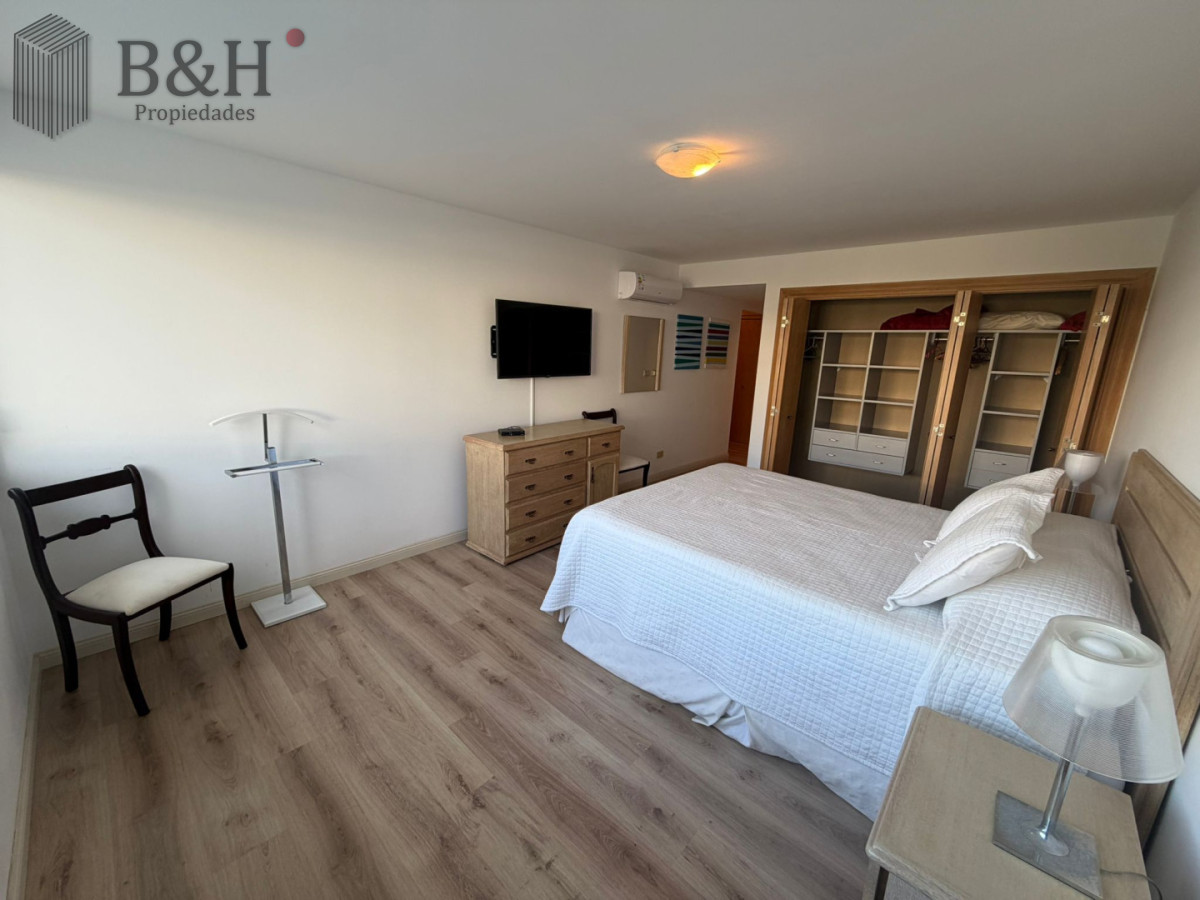 Apartamento ID.6755 - Apartamento en venta de 3 dormitorios en Punta del este , Playa brava , 