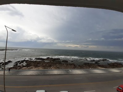Brava frente al mar en la peninsula 