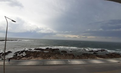 Brava frente al mar en la peninsula