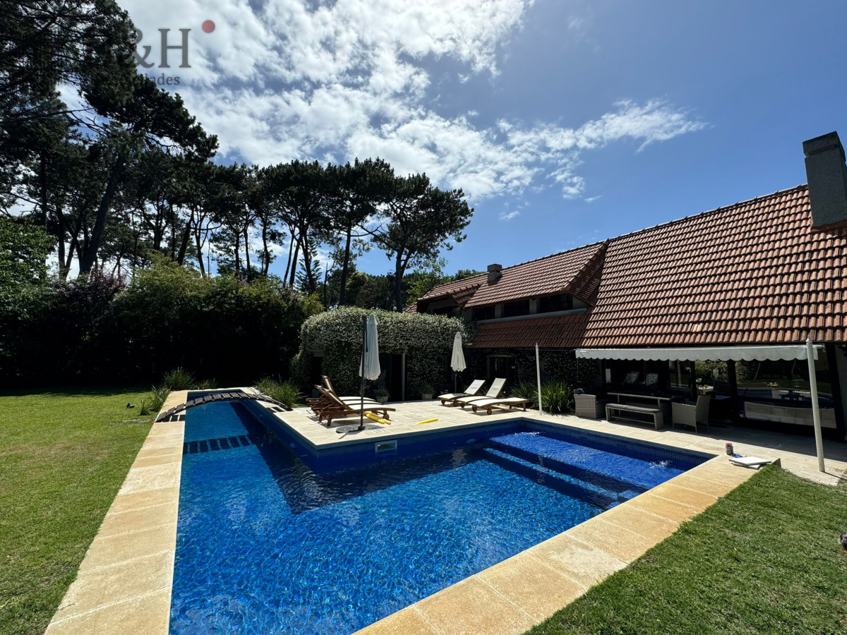 Casa ID.650 - ESPECTACULAR CASA EN LUGANO 5 DORMITORIOS 4 BAÑOS 