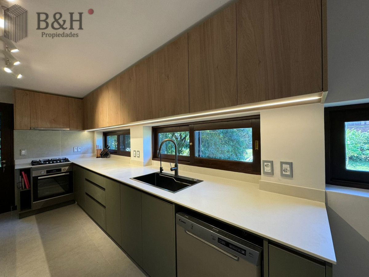 Casa ID.650 - ESPECTACULAR CASA EN LUGANO 5 DORMITORIOS 4 BAÑOS 