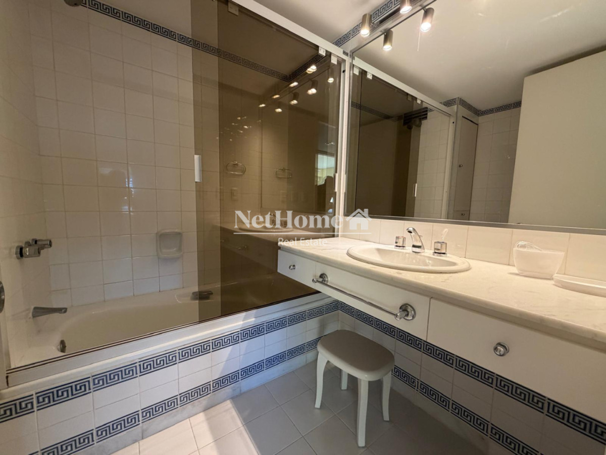 Apartamento ID.106 - Playa Brava Apartamento 3 Dormitorios en Primera Línea
