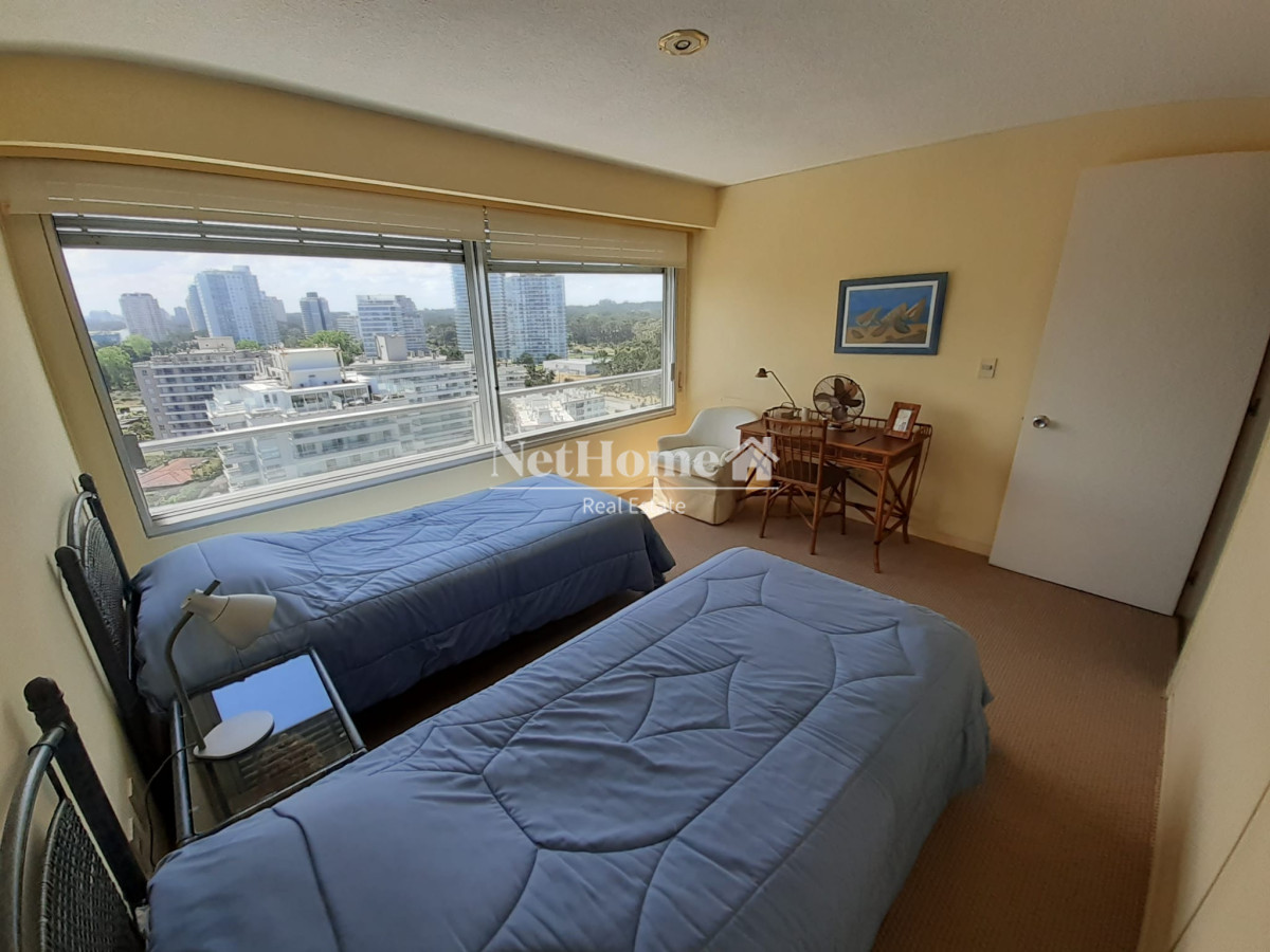 Apartamento ID.106 - Playa Brava Apartamento 3 Dormitorios en Primera Línea