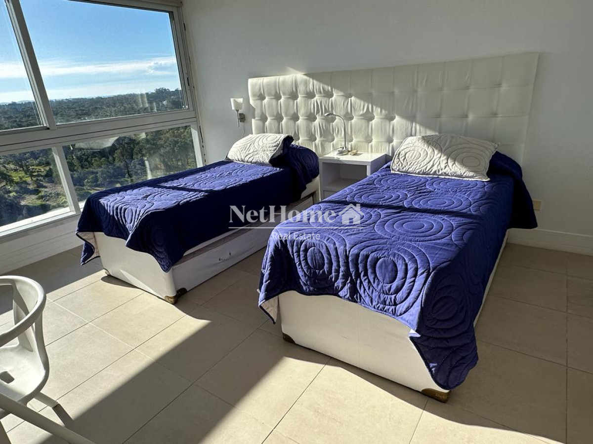 Apartamento ID.330 - Playa Brava Lujoso Apartamento 3 dormitorios con excelente vista al Océano