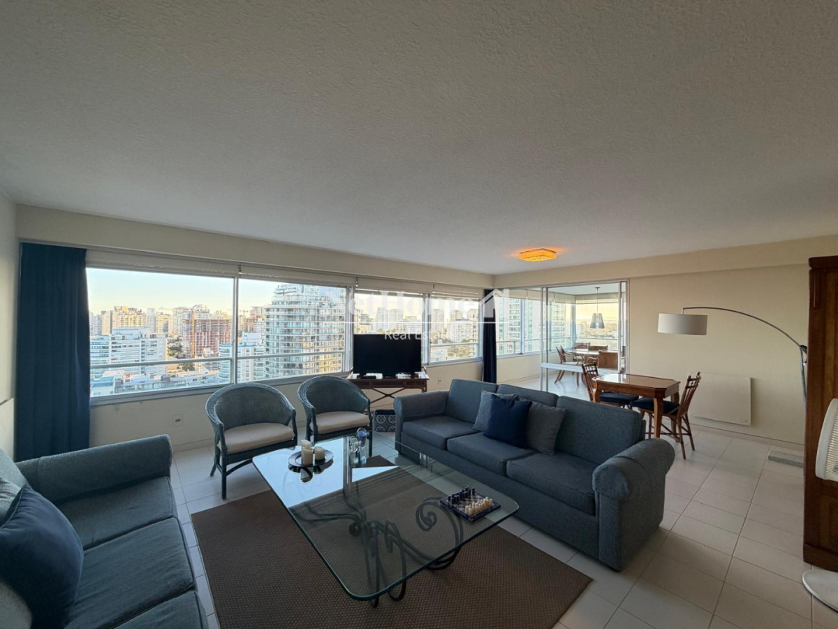 Apartamento ID.106 - Playa Brava Apartamento 3 Dormitorios en Primera Línea