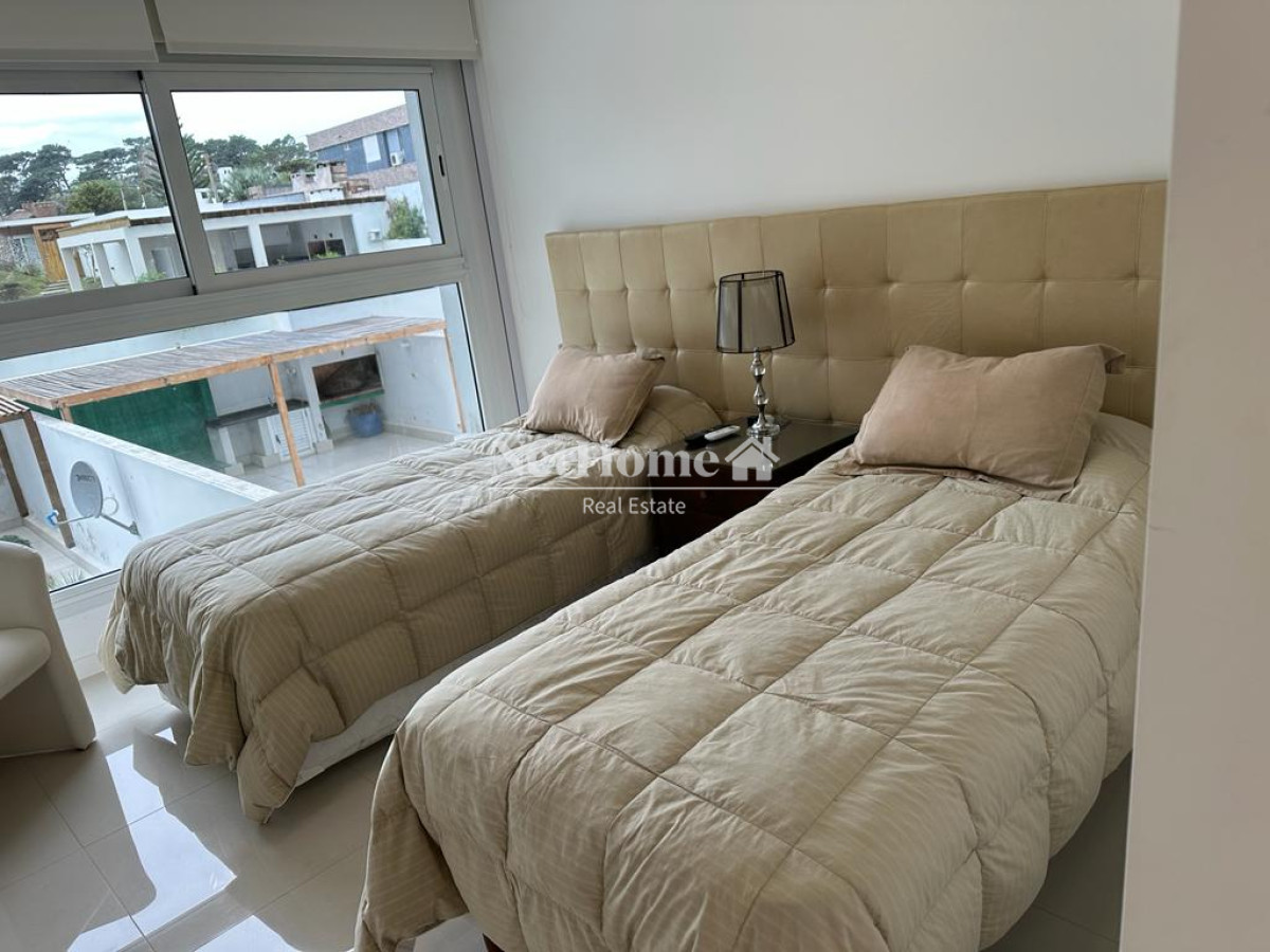 Apartamento ID.84 - Playa Mansa Apartamento 2 Dormitorios Frente al Mar 