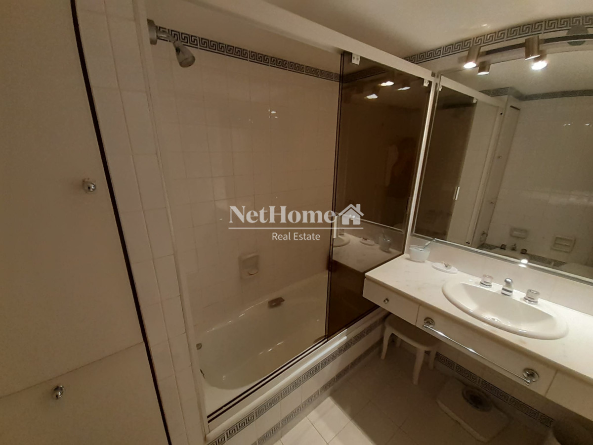 Apartamento ID.106 - Playa Brava Apartamento 3 Dormitorios en Primera Línea