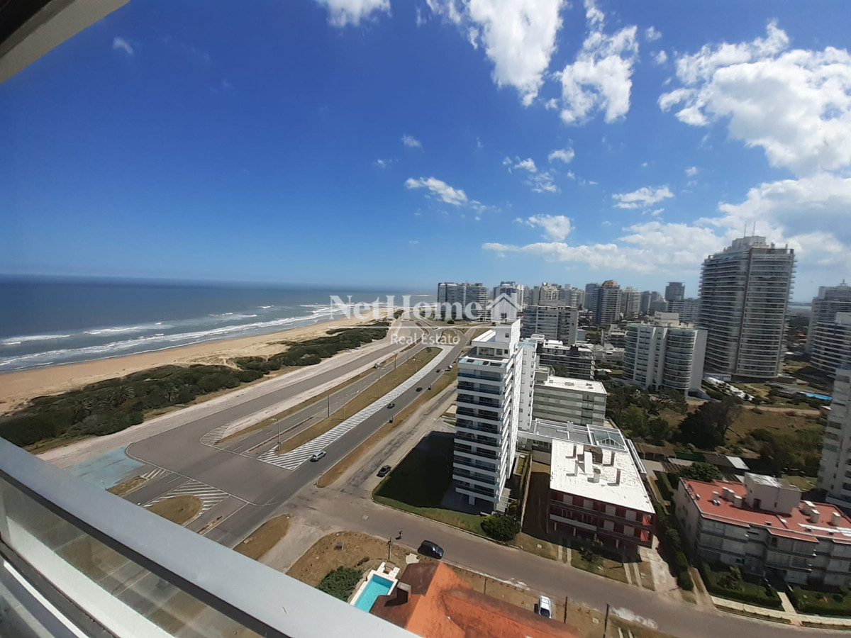Apartamento ID.106 - Playa Brava Apartamento 3 Dormitorios en Primera Línea
