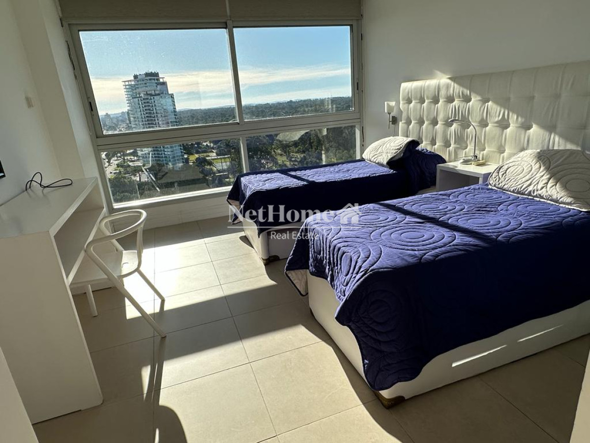 Apartamento ID.330 - Playa Brava Lujoso Apartamento 3 dormitorios con excelente vista al Océano