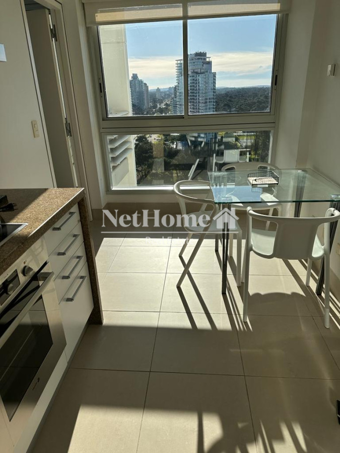 Apartamento ID.330 - Playa Brava Lujoso Apartamento 3 dormitorios con excelente vista al Océano