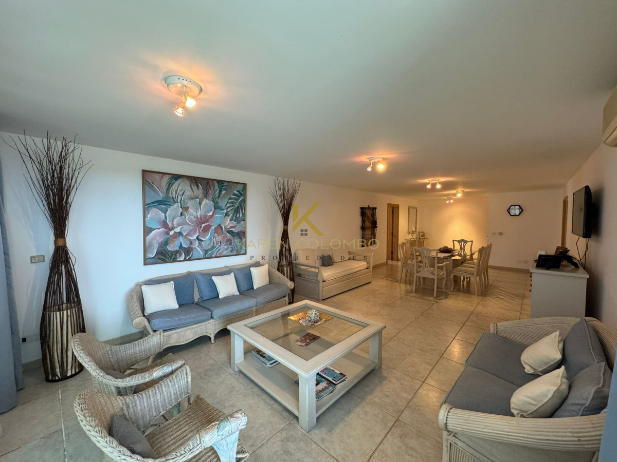 Apartamento ID.21094821 - Brava, 3 dormitorios y dependencia