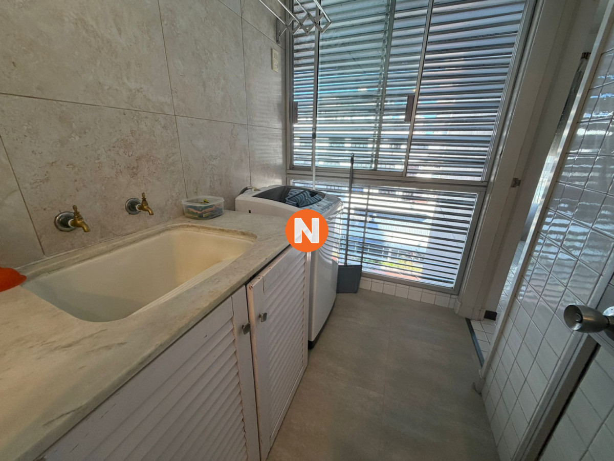 Apartamento Ref.225406 - Apartamento en Venta de 3 dormitorio en Punta del este . Playa mansa , Parada 1 