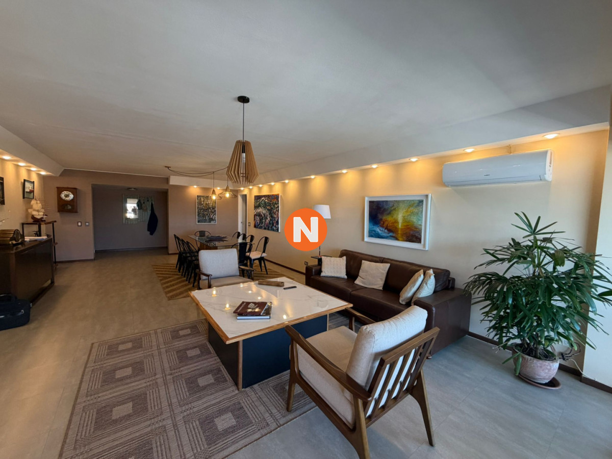 Apartamento Ref.225406 - Apartamento en Venta de 3 dormitorio en Punta del este . Playa mansa , Parada 1 