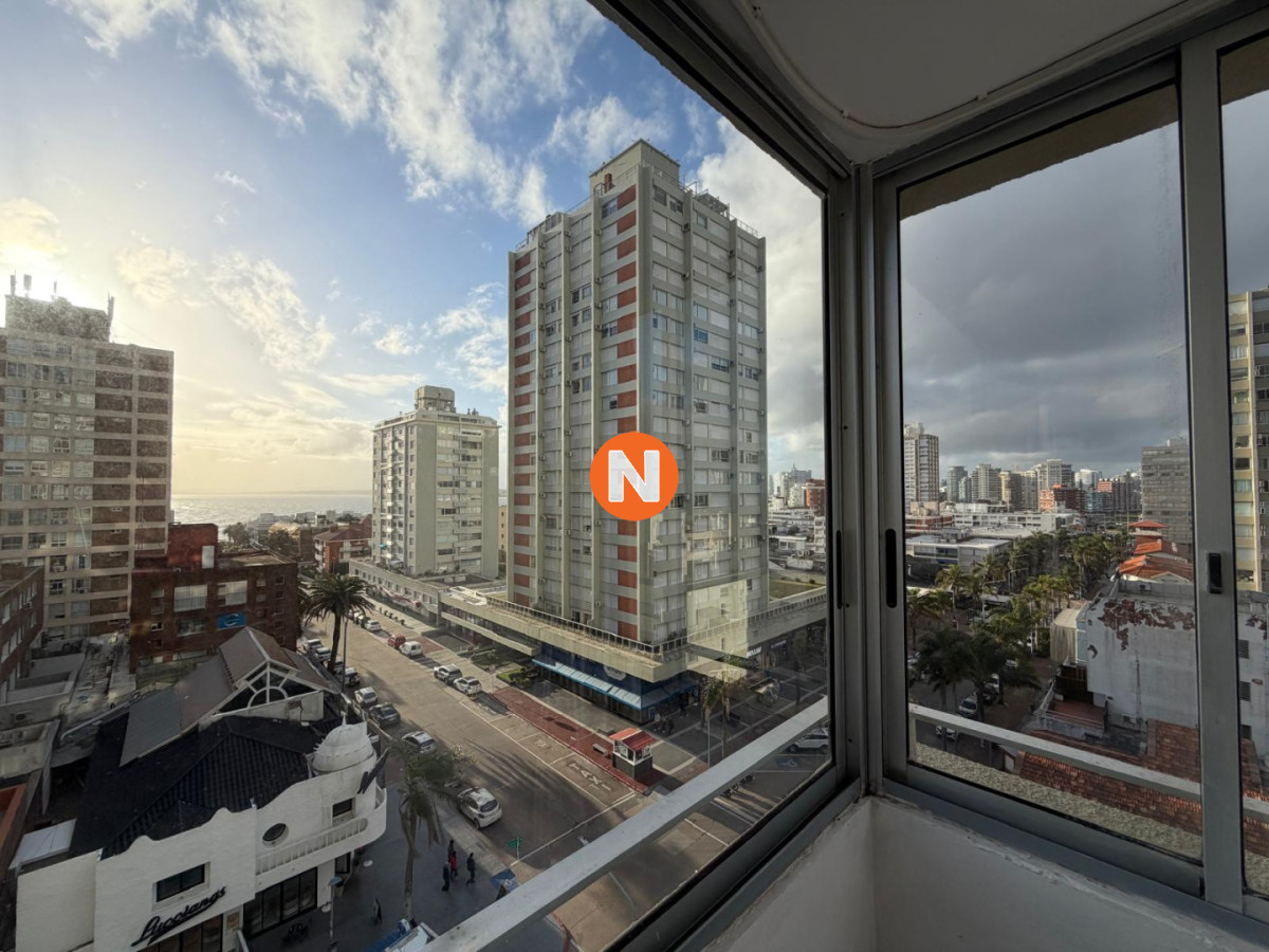 Apartamento Ref.225404 - Apartamento en Venta de 2 dormitorios y medio en Punta del este , Gorlero , Península 