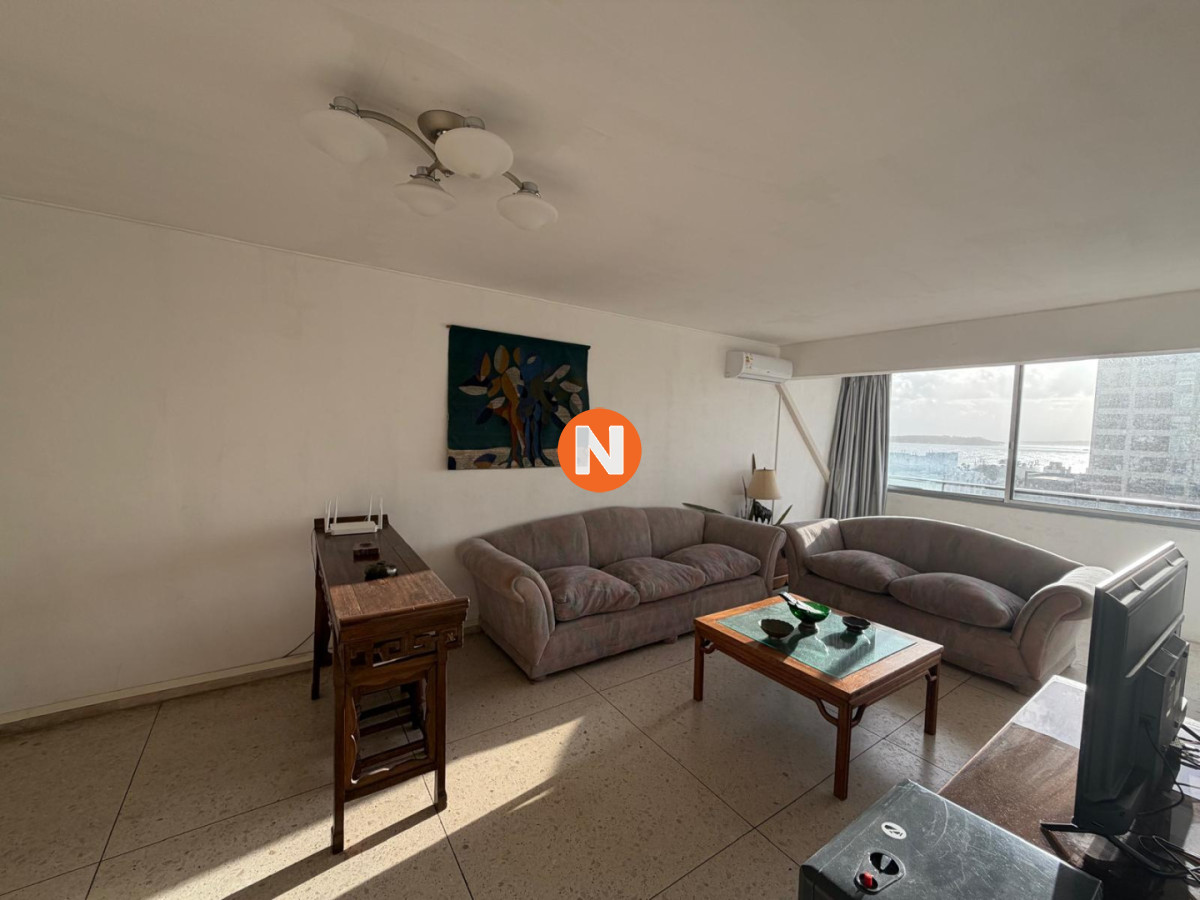 Apartamento Ref.225404 - Apartamento en Venta de 2 dormitorios y medio en Punta del este , Gorlero , Península 