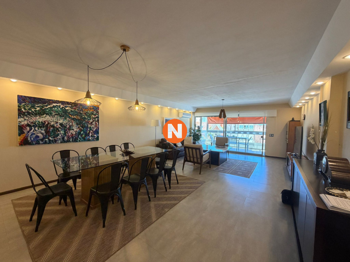 Apartamento Ref.225406 - Apartamento en Venta de 3 dormitorio en Punta del este . Playa mansa , Parada 1 
