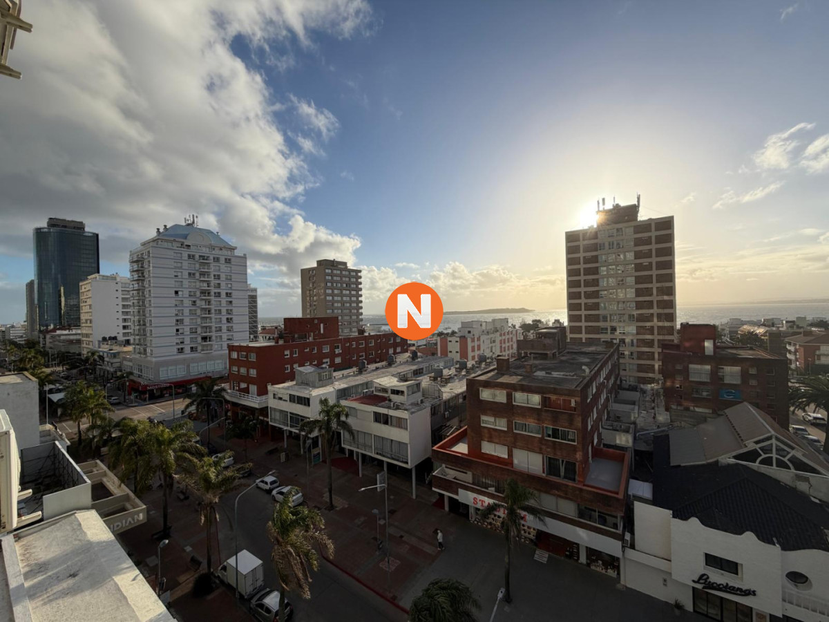 Apartamento Ref.225404 - Apartamento en Venta de 2 dormitorios y medio en Punta del este , Gorlero , Península 