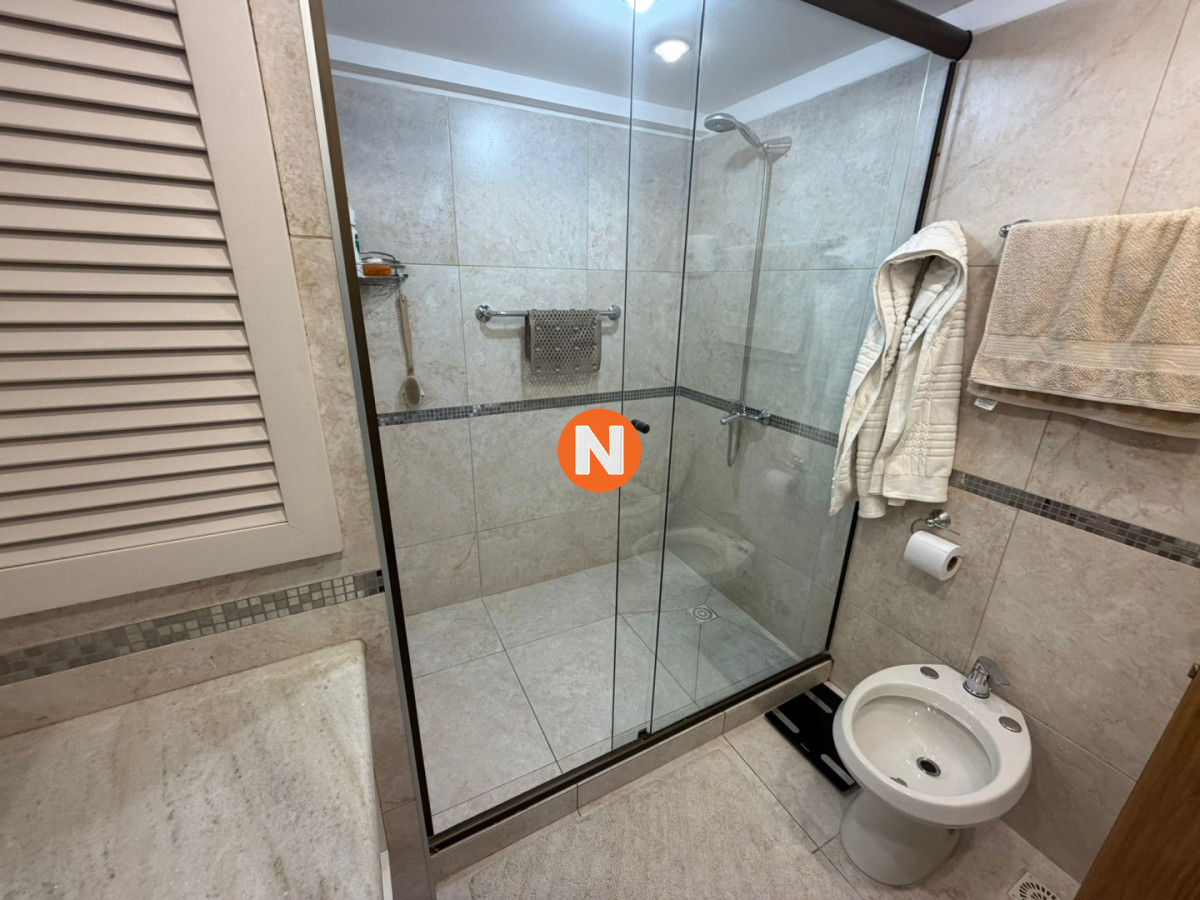 Apartamento Ref.225406 - Apartamento en Venta de 3 dormitorio en Punta del este . Playa mansa , Parada 1 
