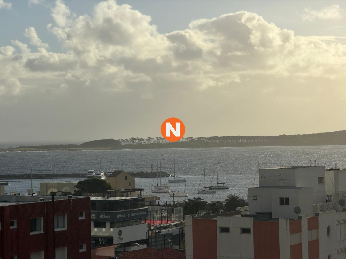 Apartamento Ref.225404 - Apartamento en Venta de 2 dormitorios y medio en Punta del este , Gorlero , Península 