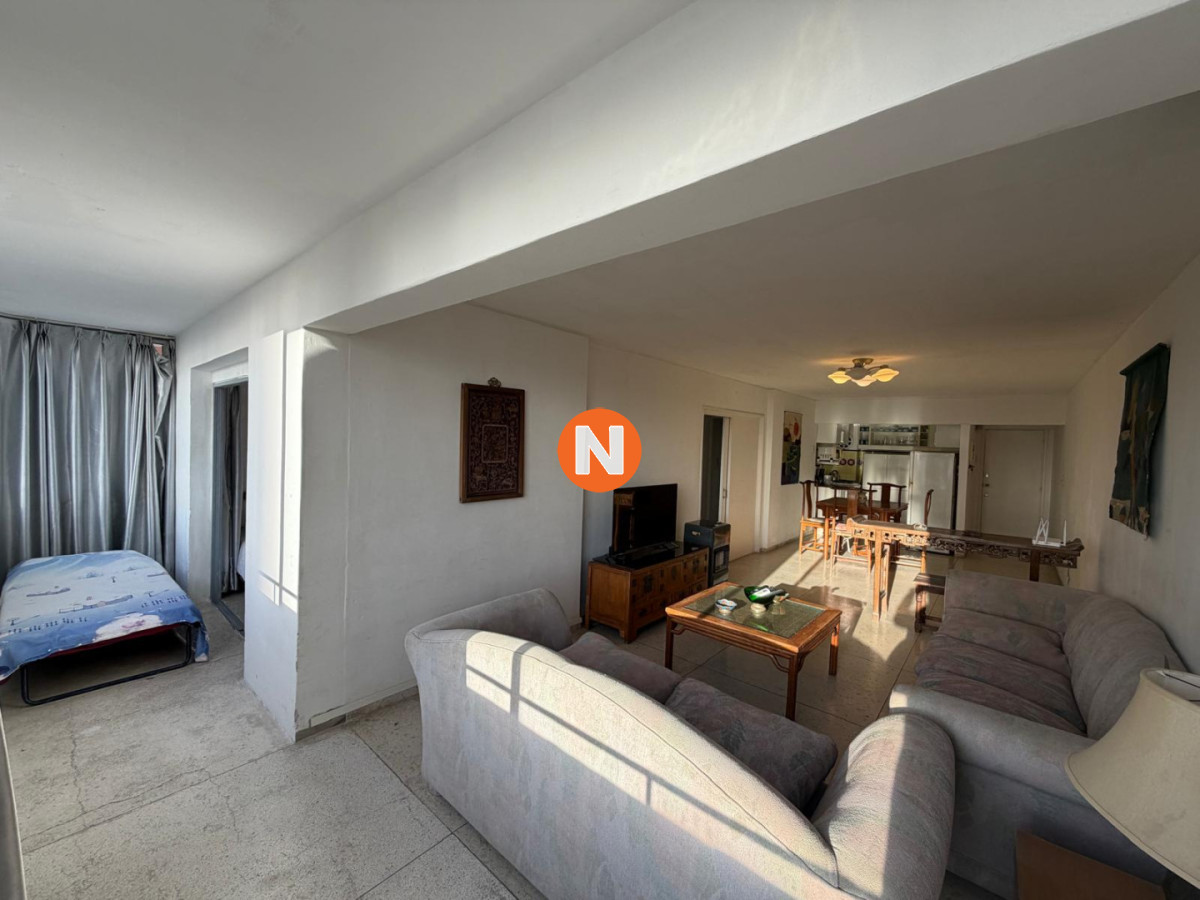 Apartamento Ref.225404 - Apartamento en Venta de 2 dormitorios y medio en Punta del este , Gorlero , Península 