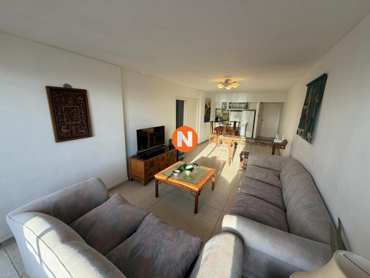 Apartamento Ref.225404 - Apartamento en Venta de 2 dormitorios y medio en Punta del este , Gorlero , Península 
