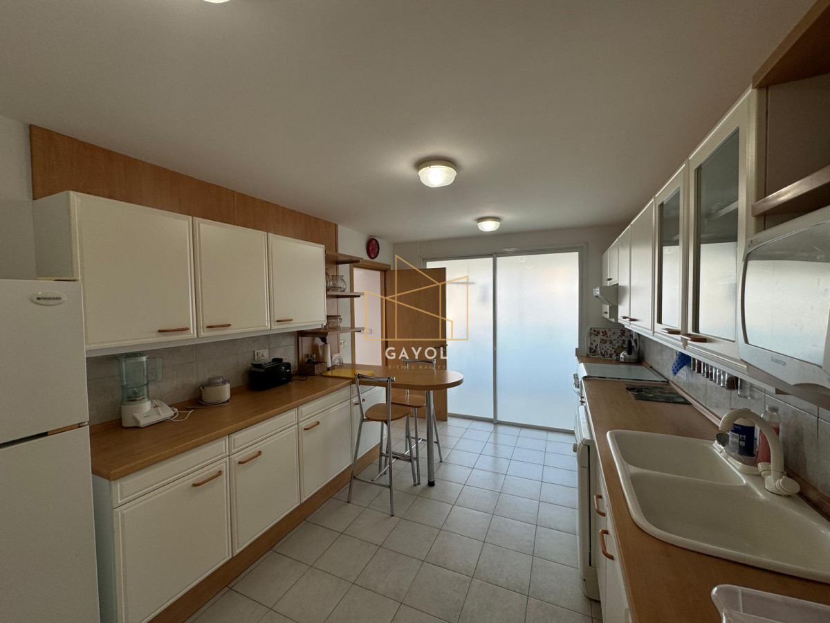 Apartamento ID.1072 - Apartamento en Venta de 3 dormitorios en Punta del este , Playa Brava , Torre Nueva York , Vista al mar 