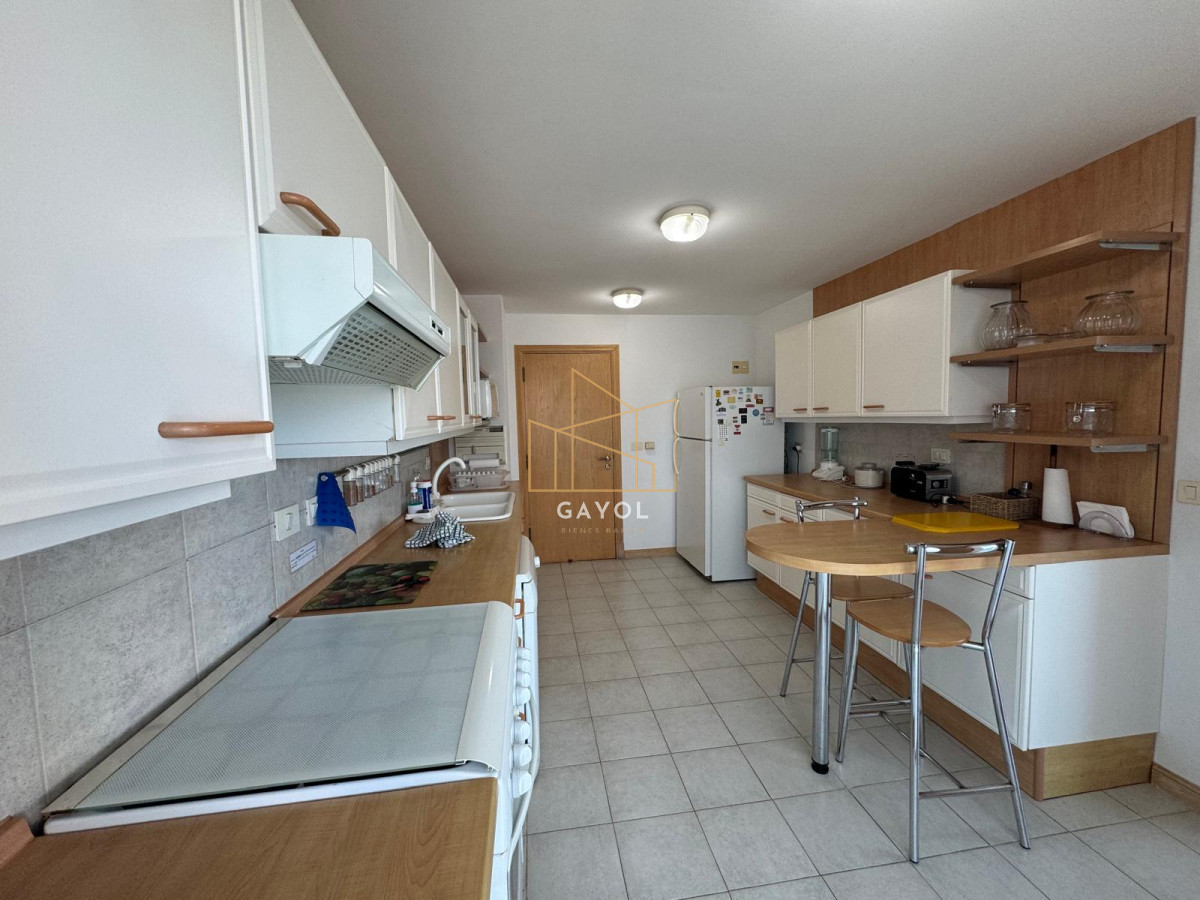 Apartamento ID.1072 - Apartamento en Venta de 3 dormitorios en Punta del este , Playa Brava , Torre Nueva York , Vista al mar 