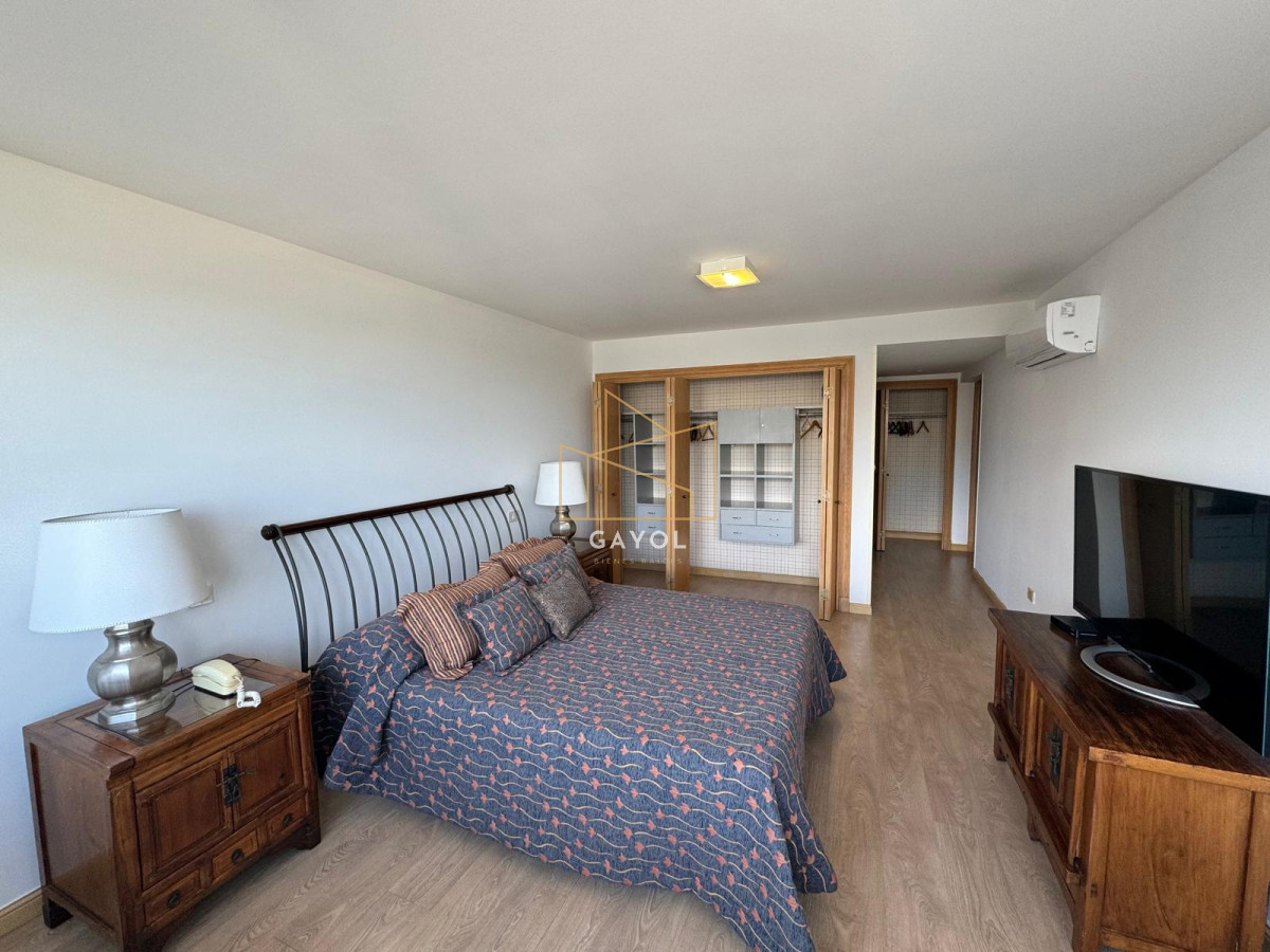 Apartamento ID.1072 - Apartamento en Venta de 3 dormitorios en Punta del este , Playa Brava , Torre Nueva York , Vista al mar 