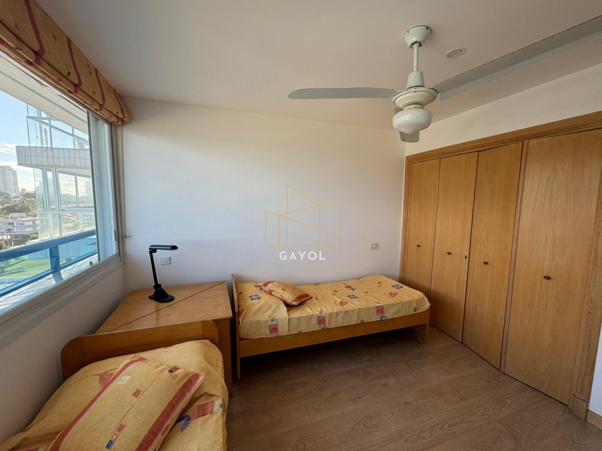 Apartamento ID.1072 - Apartamento en Venta de 3 dormitorios en Punta del este , Playa Brava , Torre Nueva York , Vista al mar 