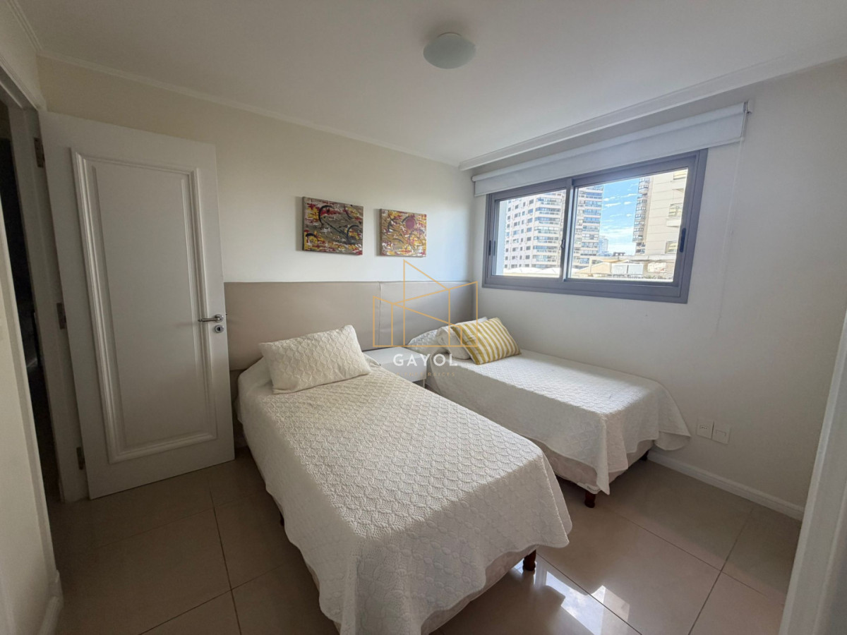 Apartamento ID.1310 - Apartamento en venta de 4 dormitorios en Punta del este , Imperiale 