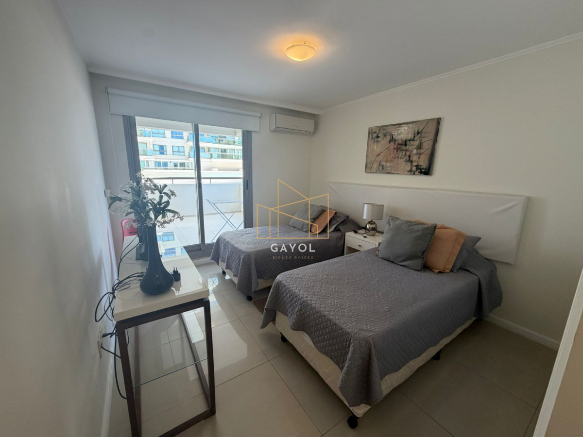 Apartamento ID.1310 - Apartamento en venta de 4 dormitorios en Punta del este , Imperiale 