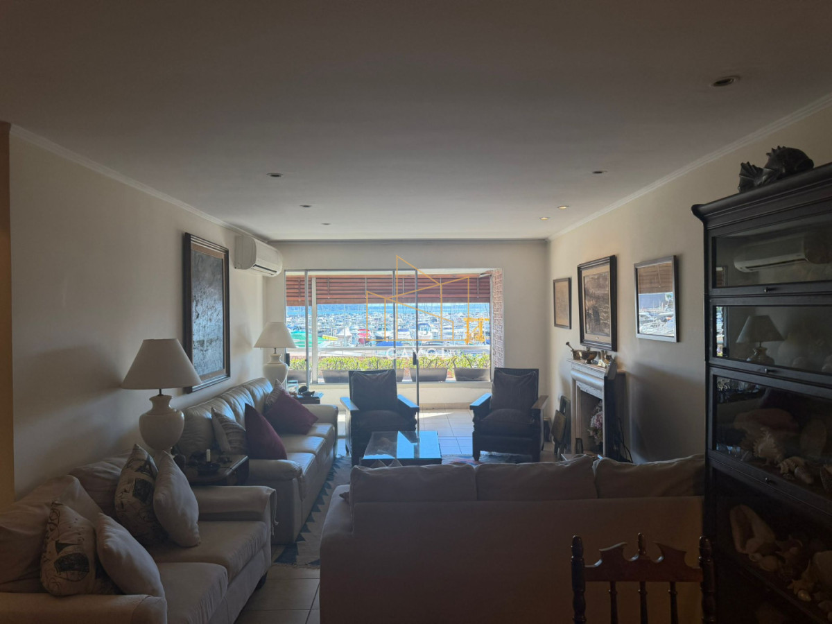 Apartamento ID.1305 - Apartamento en Venta de 3 dormitorios  en el puerto de Punta del este 