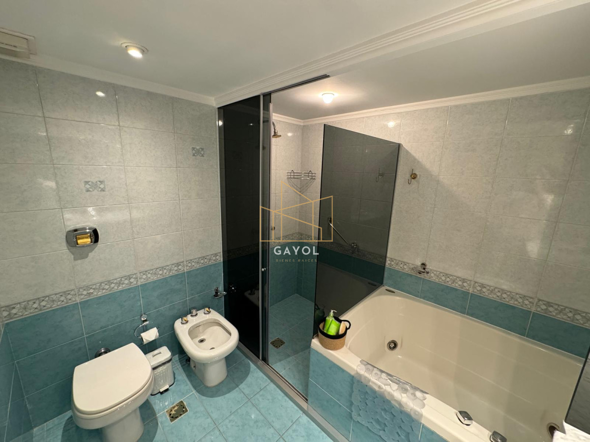 Apartamento ID.1072 - Apartamento en Venta de 3 dormitorios en Punta del este , Playa Brava , Torre Nueva York , Vista al mar 