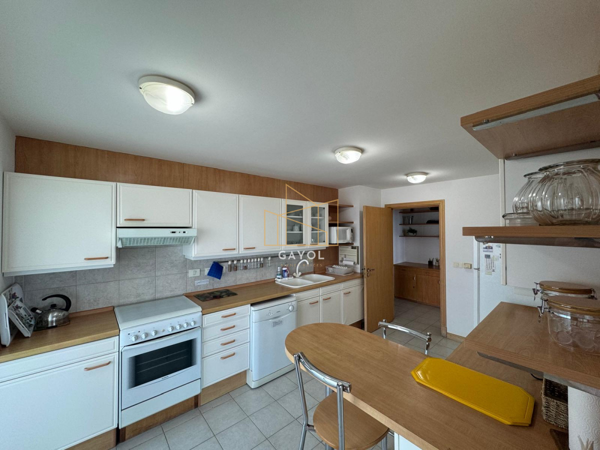 Apartamento ID.1072 - Apartamento en Venta de 3 dormitorios en Punta del este , Playa Brava , Torre Nueva York , Vista al mar 