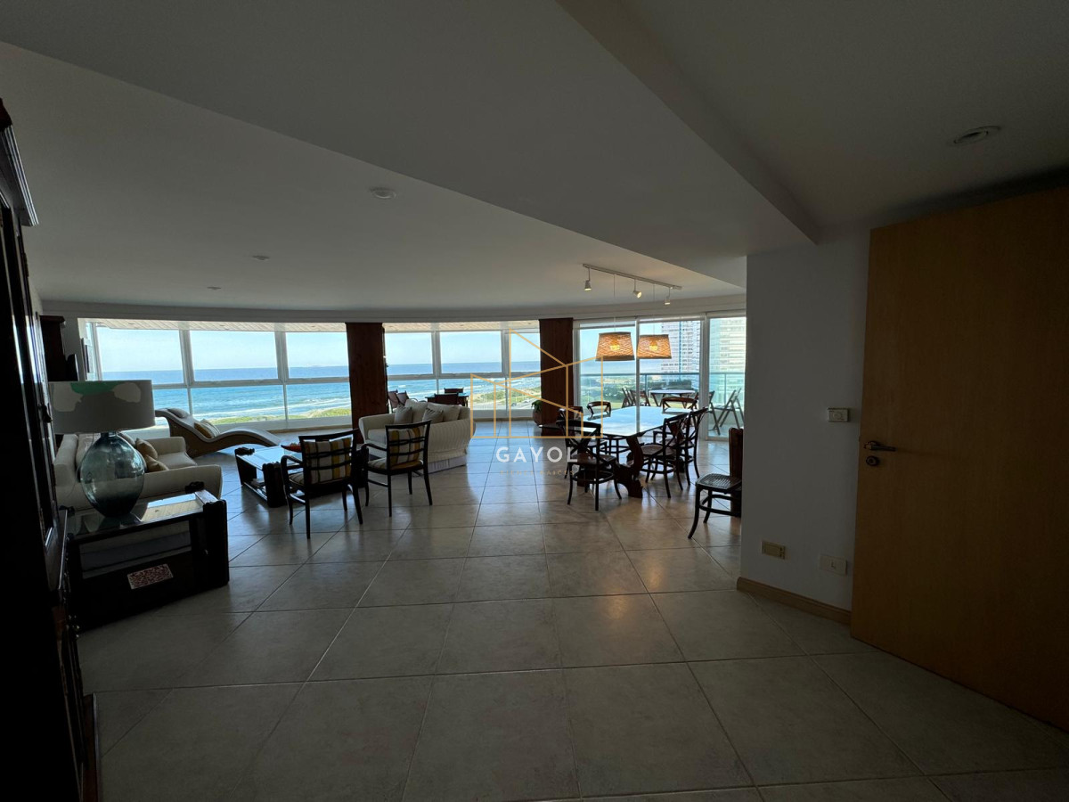 Apartamento ID.1072 - Apartamento en Venta de 3 dormitorios en Punta del este , Playa Brava , Torre Nueva York , Vista al mar 