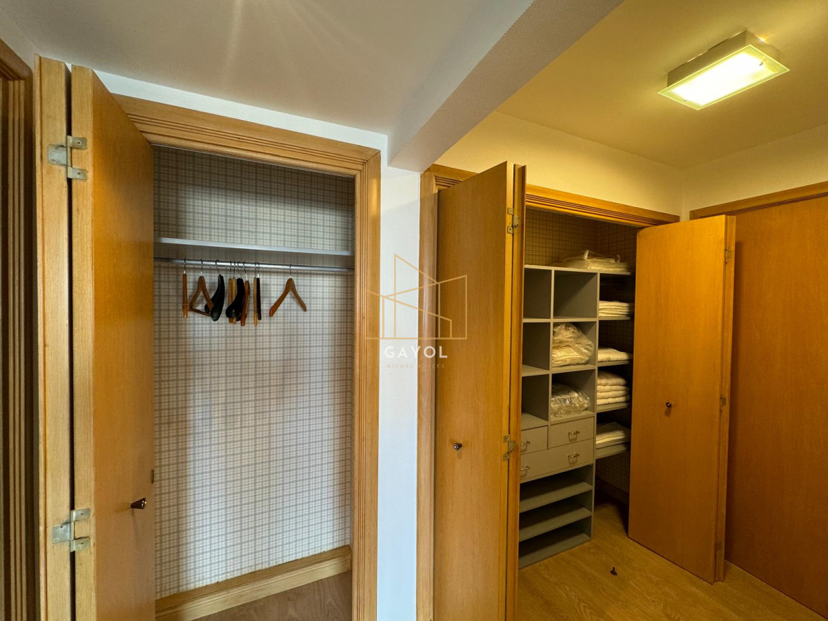 Apartamento ID.1072 - Apartamento en Venta de 3 dormitorios en Punta del este , Playa Brava , Torre Nueva York , Vista al mar 