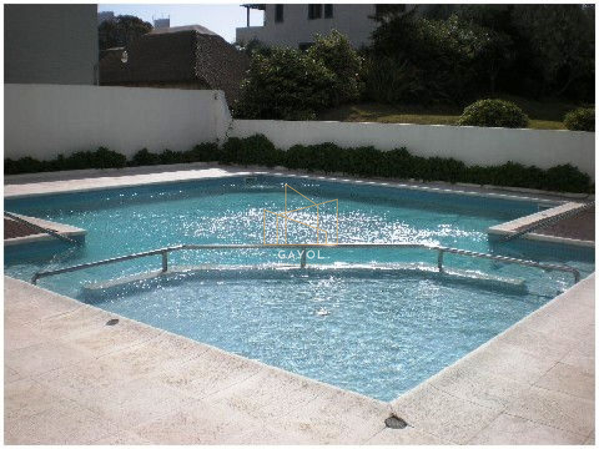 Apartamento ID.1072 - Apartamento en Venta de 3 dormitorios en Punta del este , Playa Brava , Torre Nueva York , Vista al mar 