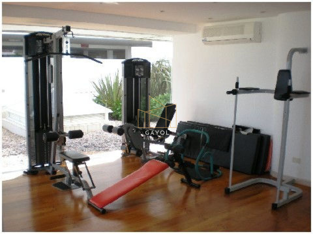 Apartamento ID.1072 - Apartamento en Venta de 3 dormitorios en Punta del este , Playa Brava , Torre Nueva York , Vista al mar 