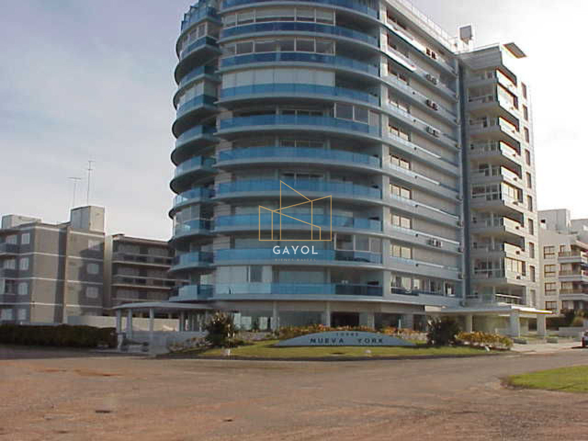 Apartamento ID.1072 - Apartamento en Venta de 3 dormitorios en Punta del este , Playa Brava , Torre Nueva York , Vista al mar 