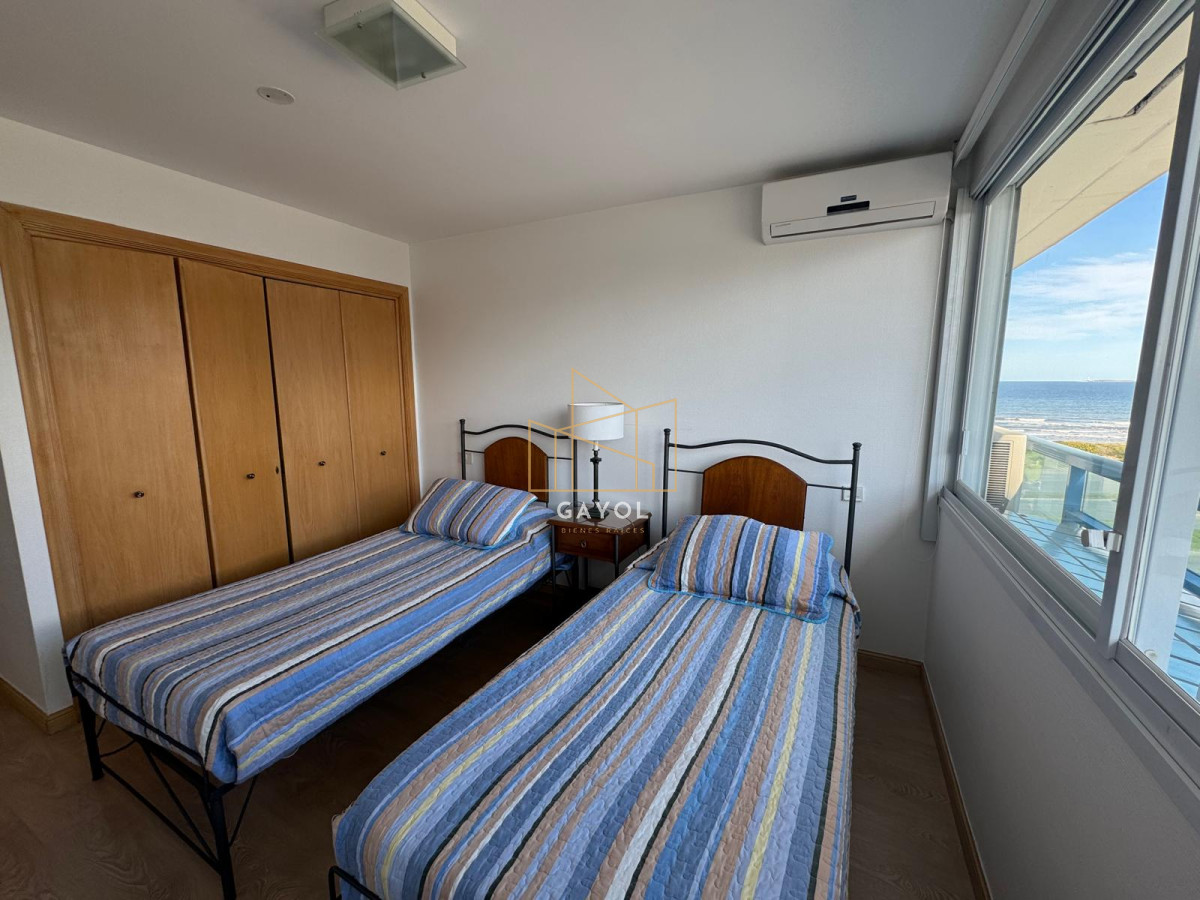 Apartamento ID.1072 - Apartamento en Venta de 3 dormitorios en Punta del este , Playa Brava , Torre Nueva York , Vista al mar 