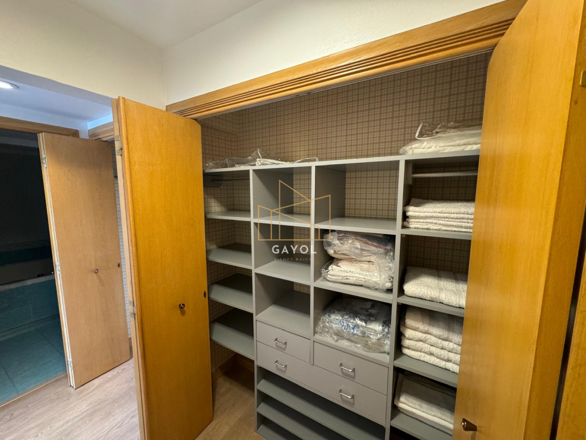 Apartamento ID.1072 - Apartamento en Venta de 3 dormitorios en Punta del este , Playa Brava , Torre Nueva York , Vista al mar 