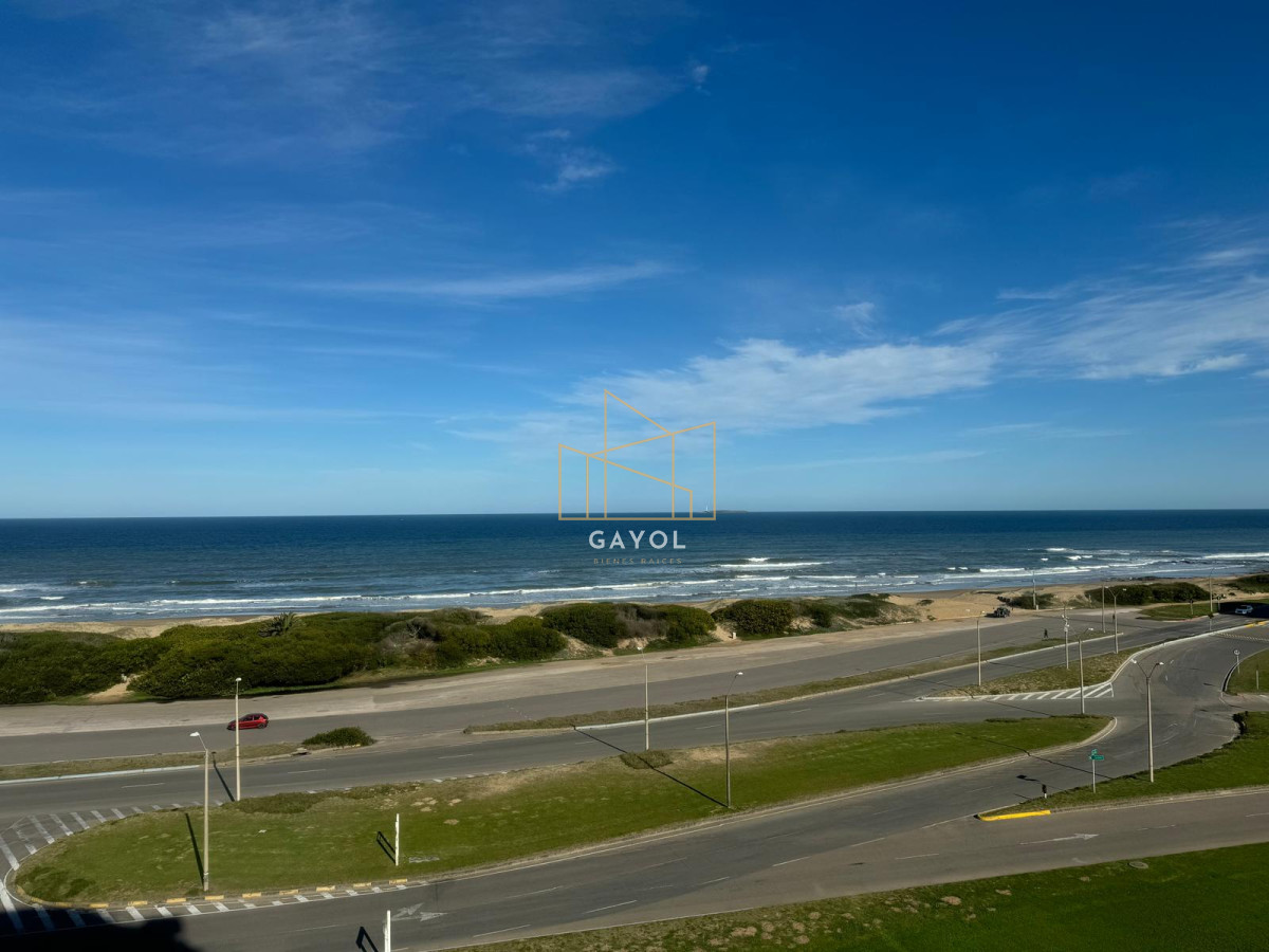 Apartamento ID.1072 - Apartamento en Venta de 3 dormitorios en Punta del este , Playa Brava , Torre Nueva York , Vista al mar 