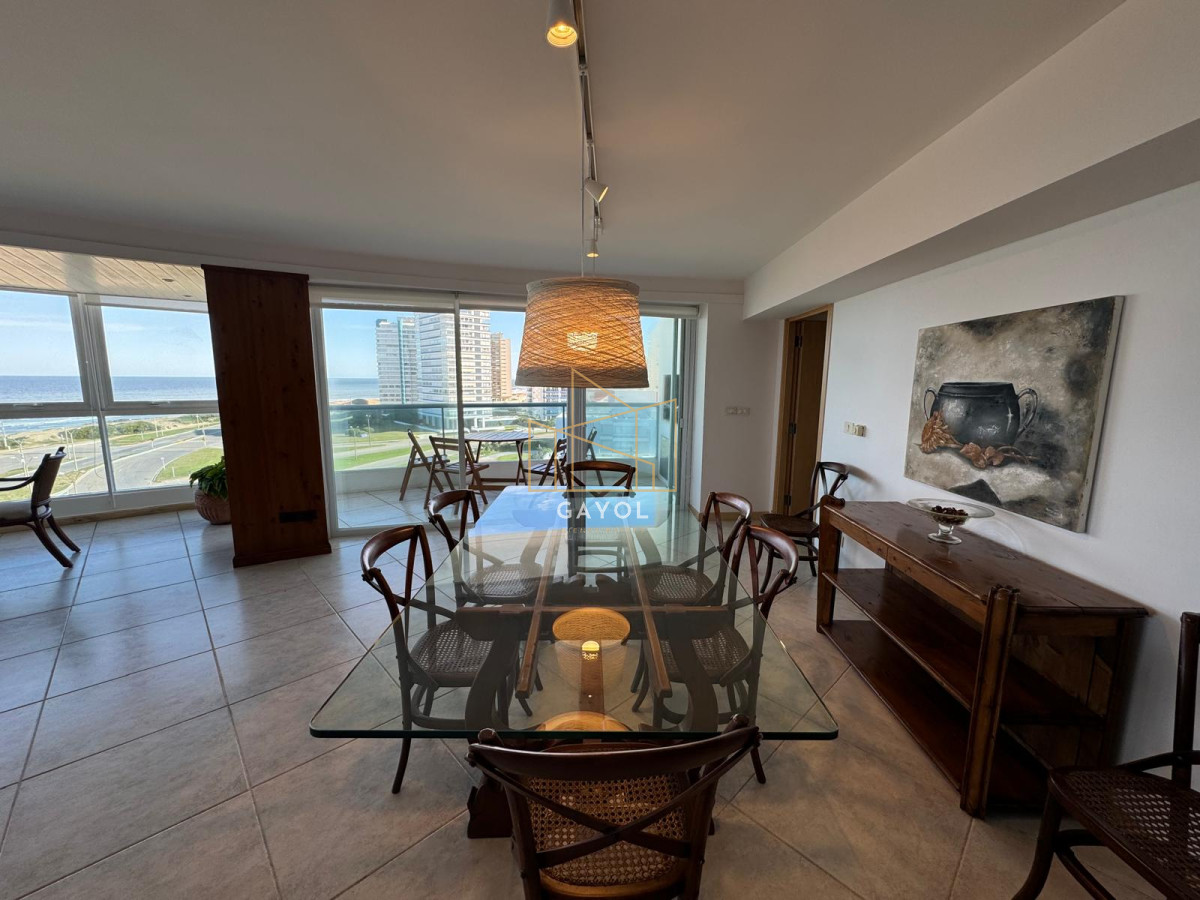 Apartamento ID.1072 - Apartamento en Venta de 3 dormitorios en Punta del este , Playa Brava , Torre Nueva York , Vista al mar 