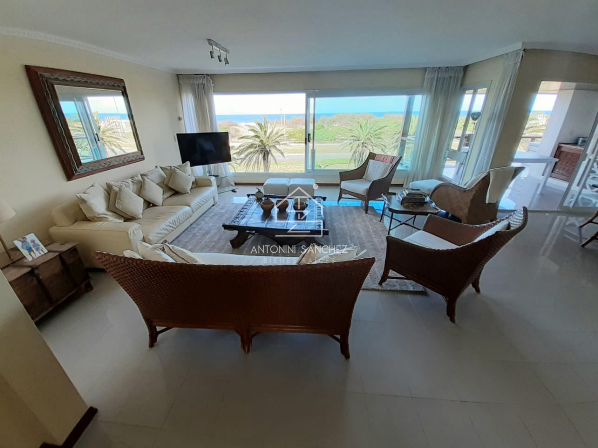 Apartamento ID.1278 - Sobre rambla, categoría y comodidad.